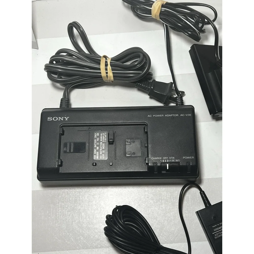 Sony Handycam CCD-TR71 Video 8 Camcorder Camera w Bag FOR PARTS OR REPAIR ONLY